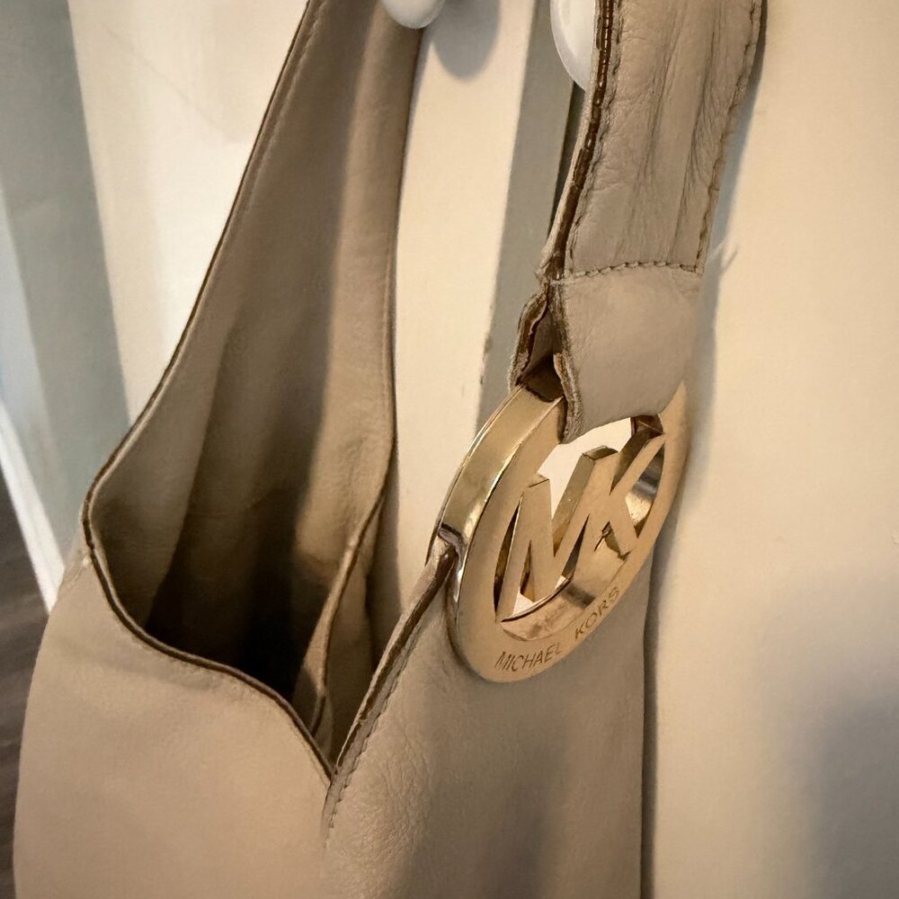 Michael Kors Blush Pebbled Leather Hobo Shoulder Bag - Picture 5 of 6